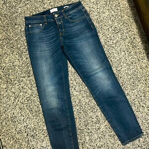 Woman’s Italian made denim Candiani Denim. model Baker from Closed. Size 27W.